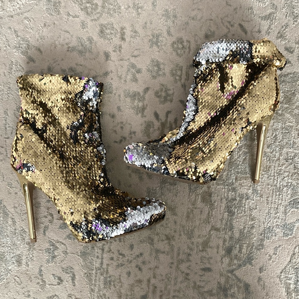 WORN 1x Wild Diva Gold and Silver Sequins Boots Sz 8